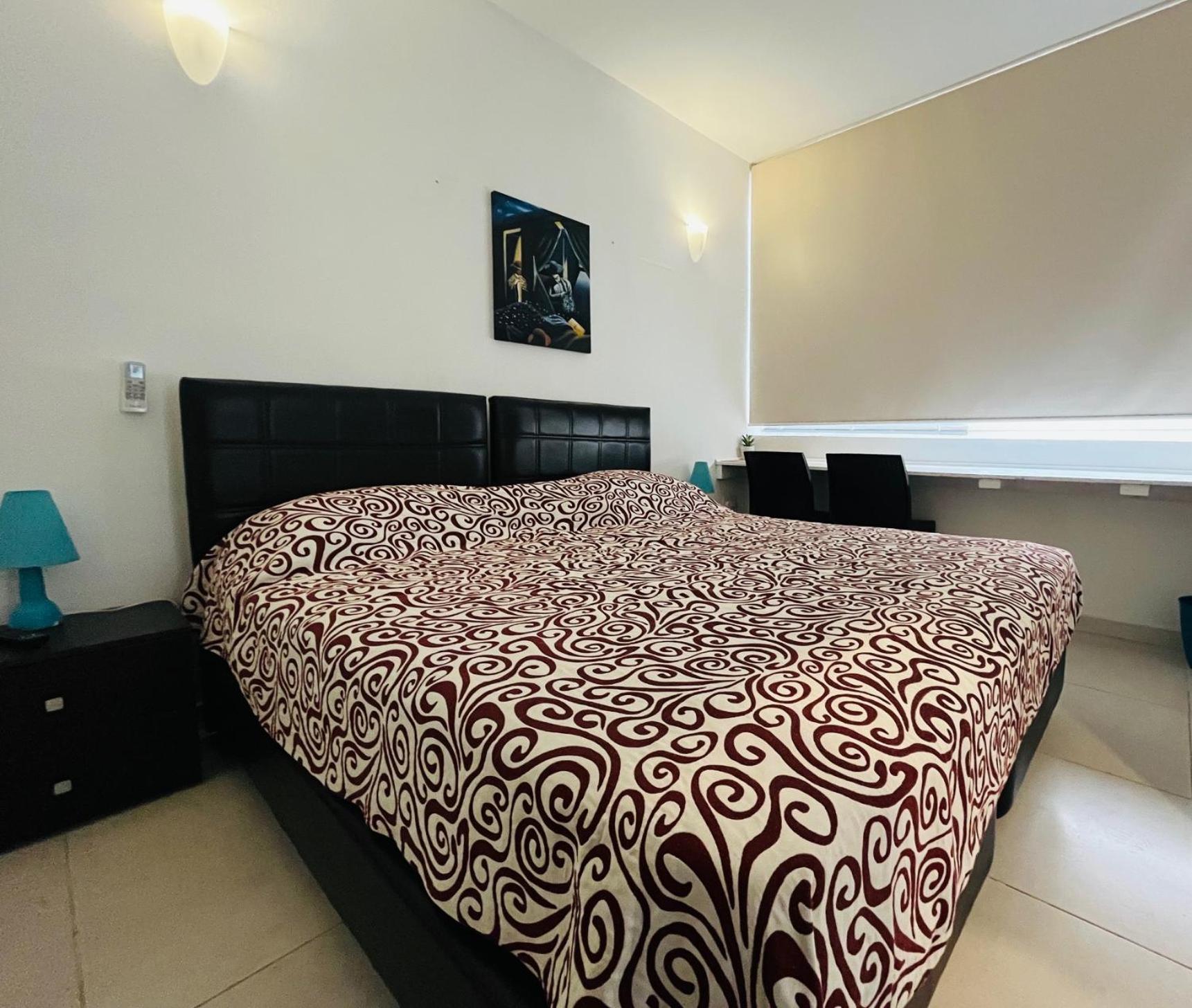 8Villa Saint Julian's Eksteriør bilde